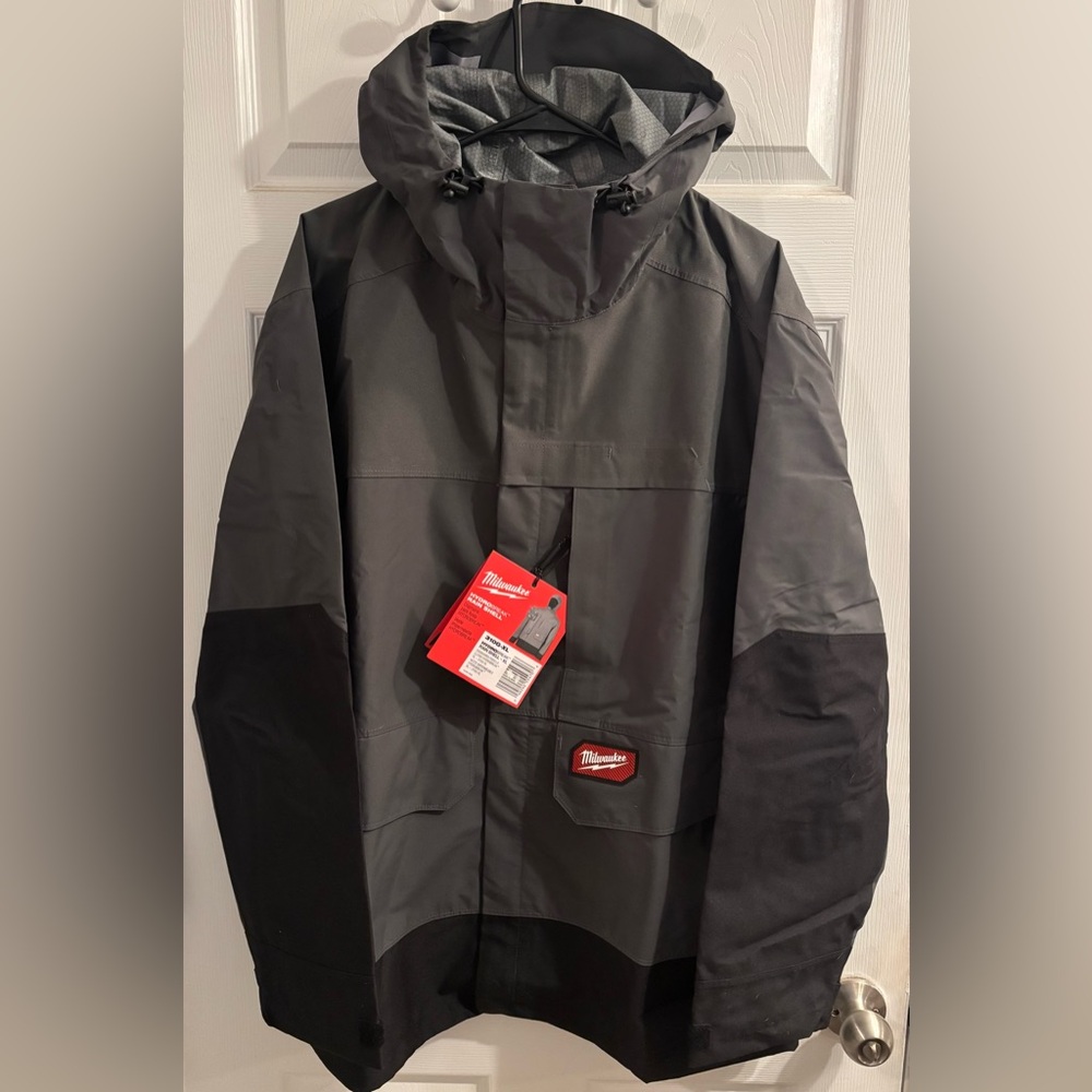 NWT Milwaukee HydroBreak Waterproof Rain Shell - Mens XL - Gray/Black